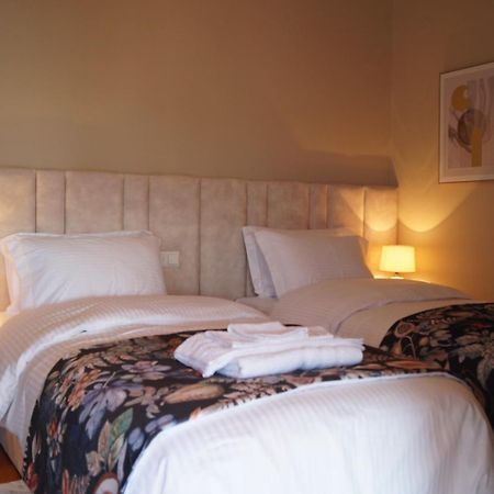 Daphne Luxury Apartment Кастория Экстерьер фото