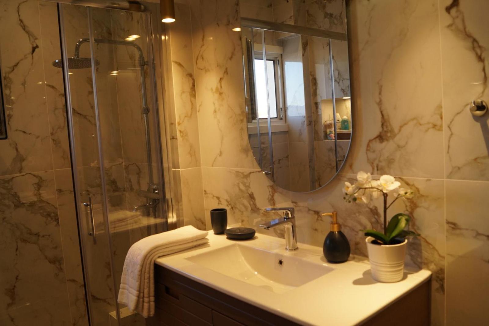Daphne Luxury Apartment Кастория Экстерьер фото